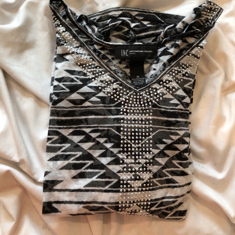 Cold-shoulder top